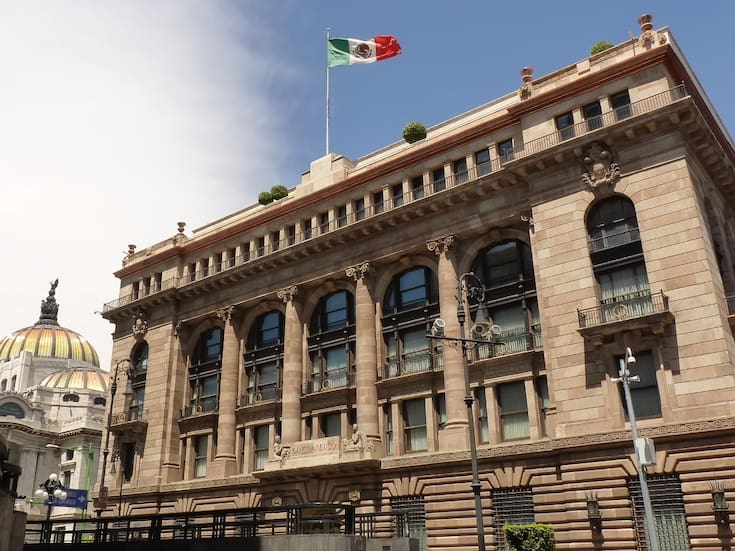Banxico y CNBV buscan frenar cobro ilegal de comisiones y acelerar la digitalización de pagos en México