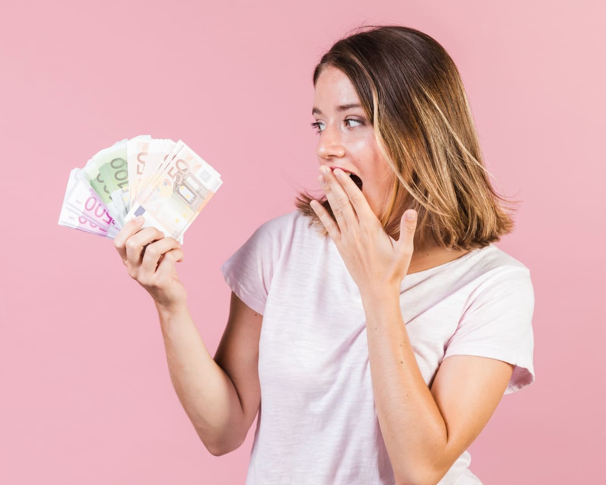 Los contribuyentes que tienen saldo a favor, son quienes realizaron pagos de más y después de su declaración anual, el SAT determinó que se les debe regresar dinero