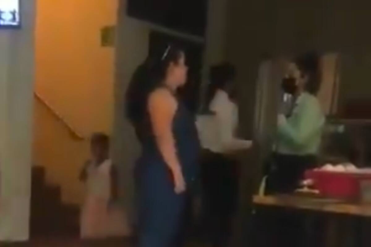 “LadyComeGratis”: Tras comer se negó a pagar la cuenta de 17 personas en un restaurante “porque que el platillo estaba crudo”