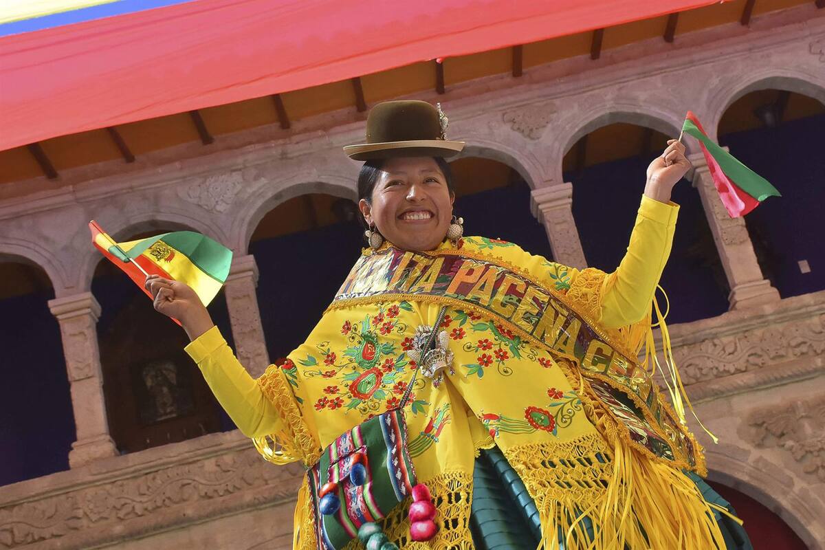 Gana estudiante de medicina aimara la ‘Cholita Paceña 2021’