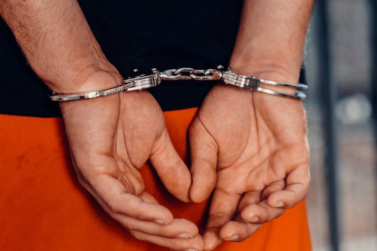 Detienen a hombre que desmantelaba motocicleta robada en colonia El Apache