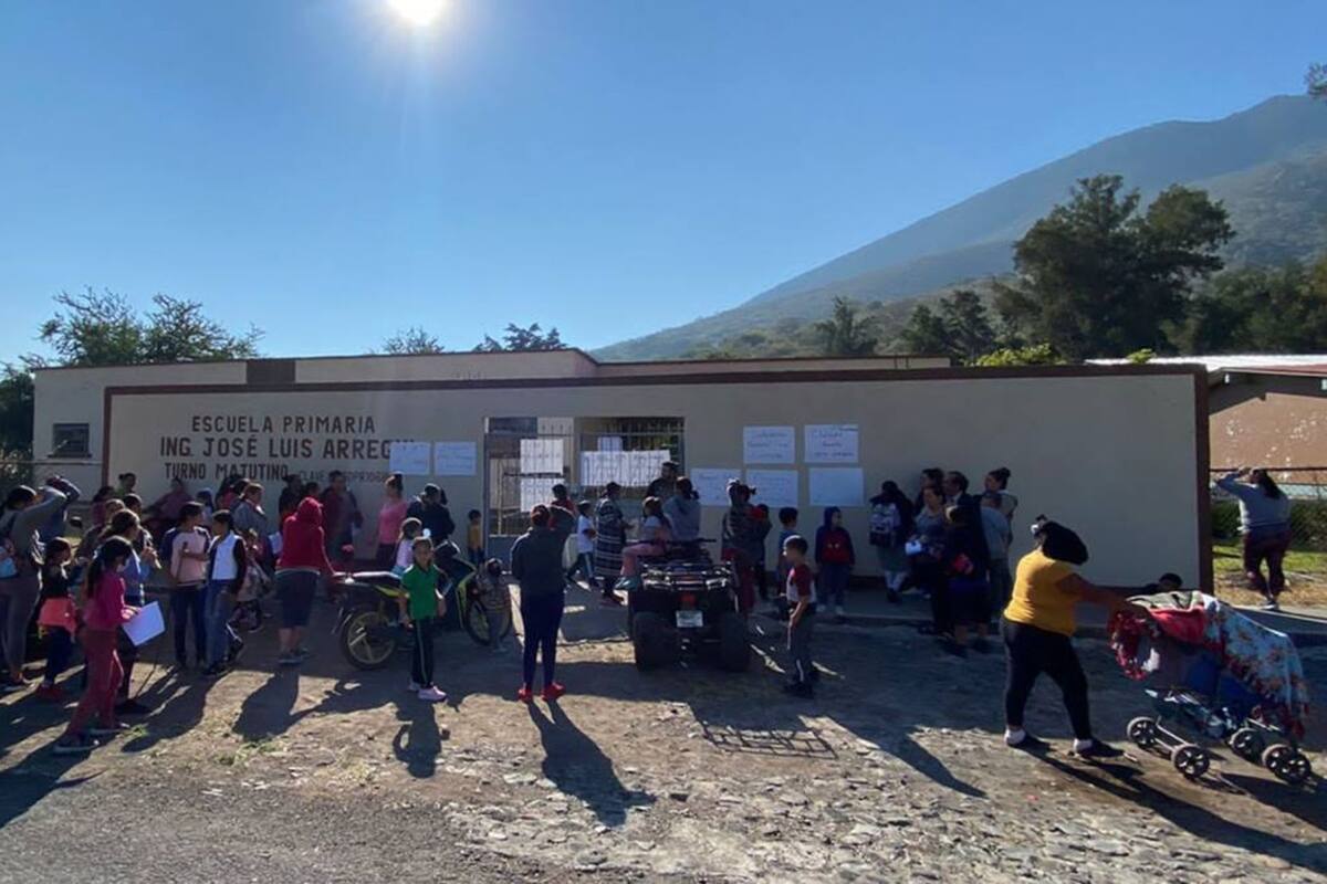 Michoacán: Por falta de pagos maestros de 15 escuelas paran labores