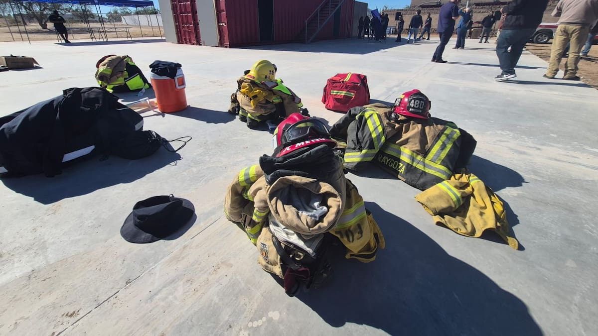 Hermosillo inaugura el Centro de Entrenamiento de Bomberos “Of. Arturo Dávila Pacheco”, primer módulo de un complejo de tres etapas construido en un terreno de una hectárea donado por el Ayuntamiento para fortalecer la capacitación operativa de los elementos