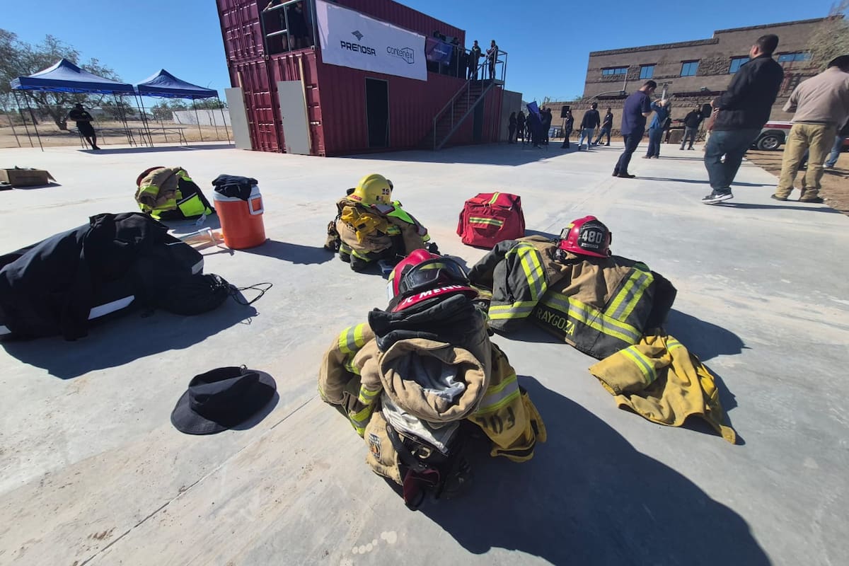 Hermosillo inaugura el Centro de Entrenamiento de Bomberos “Of. Arturo Dávila Pacheco”, primer módulo de un complejo de tres etapas construido en un terreno de una hectárea donado por el Ayuntamiento para fortalecer la capacitación operativa de los elementos
