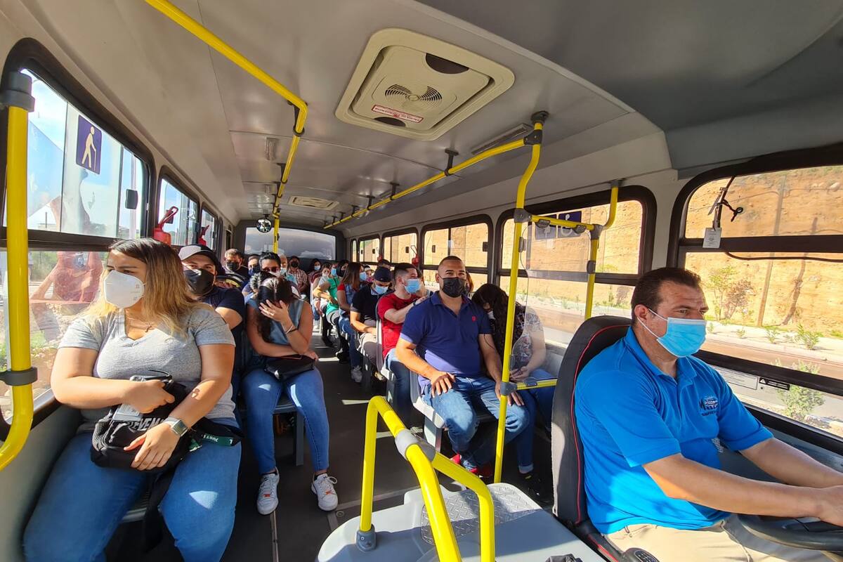 Vacunación en Nogales | Cruzan 500 personas a EU para ponerse la Johnson y Johnson