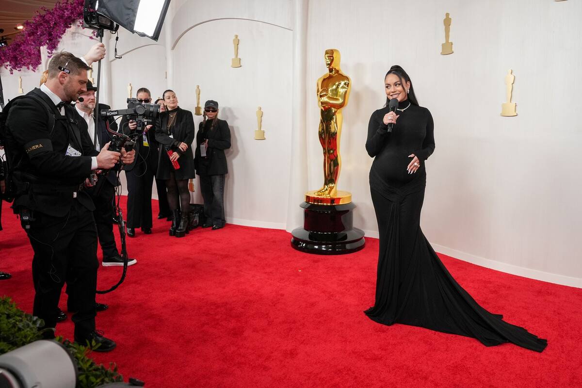 Vanessa Hudgens anuncia su embarazo en la alfombra roja de los Oscar