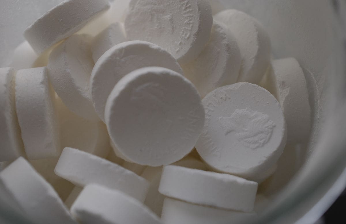 ¿Para qué sirve la Aspirina? Beneficios y usos médicos que van más allá del dolor de cabeza | Foto: Especial (canva)