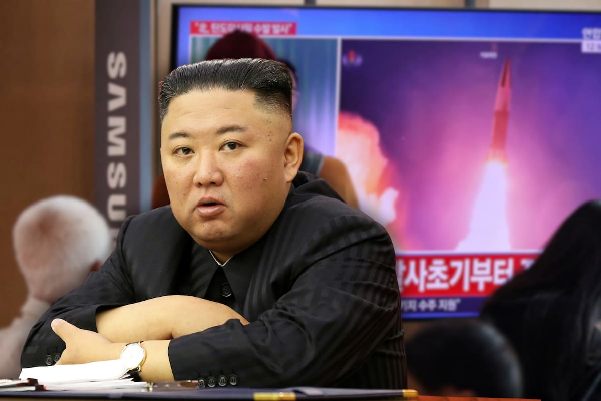 Kim Jong-un muestra el misil Hwasong-20 con alcance hasta Estados Unidos justo cuando Trump plantea reunirse con el líder norcoreano durante una visita a Asia