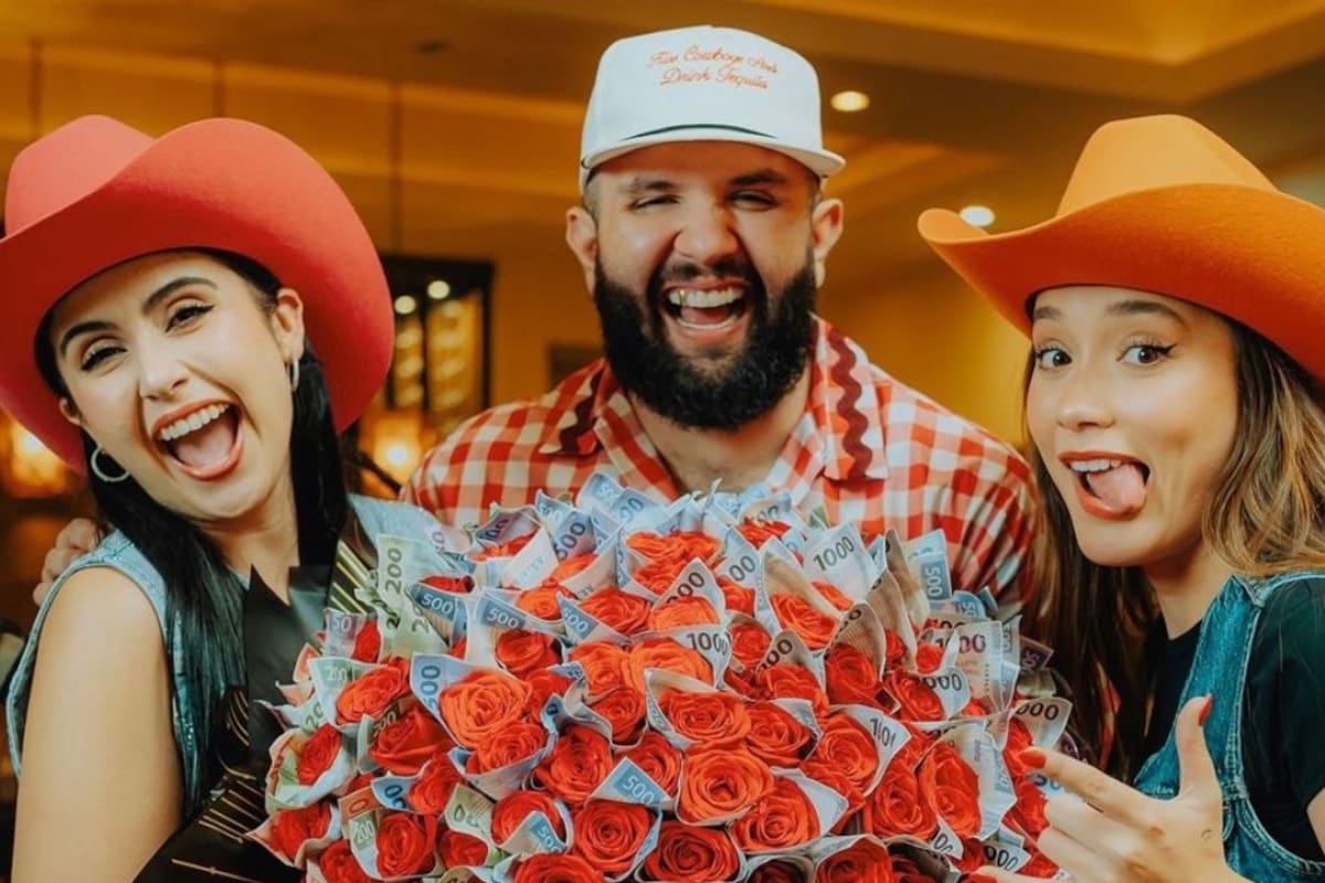 Las Alucines y Carin León: el cantante fue invitado al podcast de Lupita Villalobos y Kass Quesada