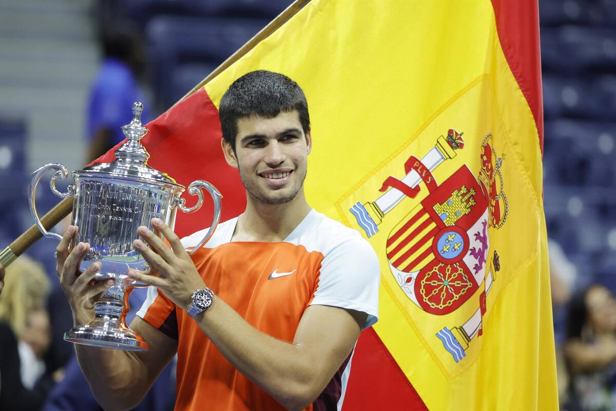 Rafael Nadal felicita a Carlos Alcaraz y le augura "muchas más" victorias