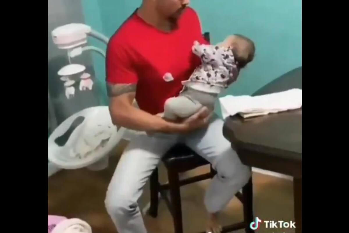 Joven le da "pecho" a su bebé y se viraliza en Twitter