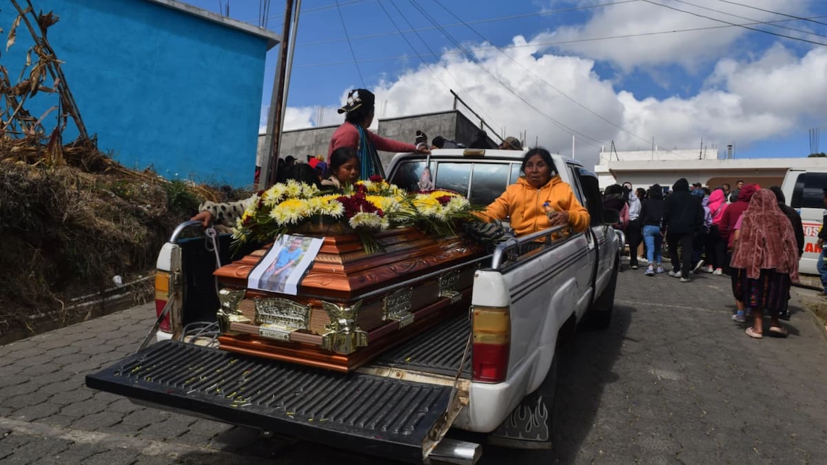 Guatemala decreta estado de emergencia en dos municipios del occidente tras una serie de ataques armados contra fuerzas de seguridad que dejaron al menos cinco muertos. (AP)