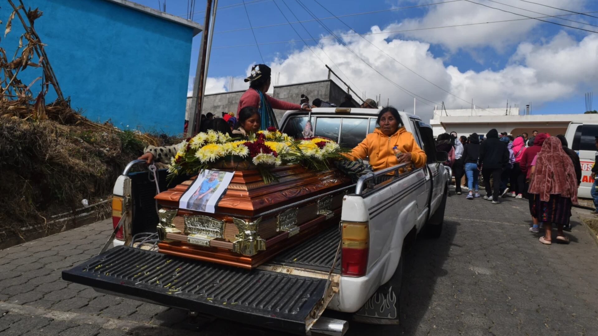 Guatemala decreta estado de emergencia en dos municipios del occidente tras una serie de ataques armados contra fuerzas de seguridad que dejaron al menos cinco muertos. (AP)