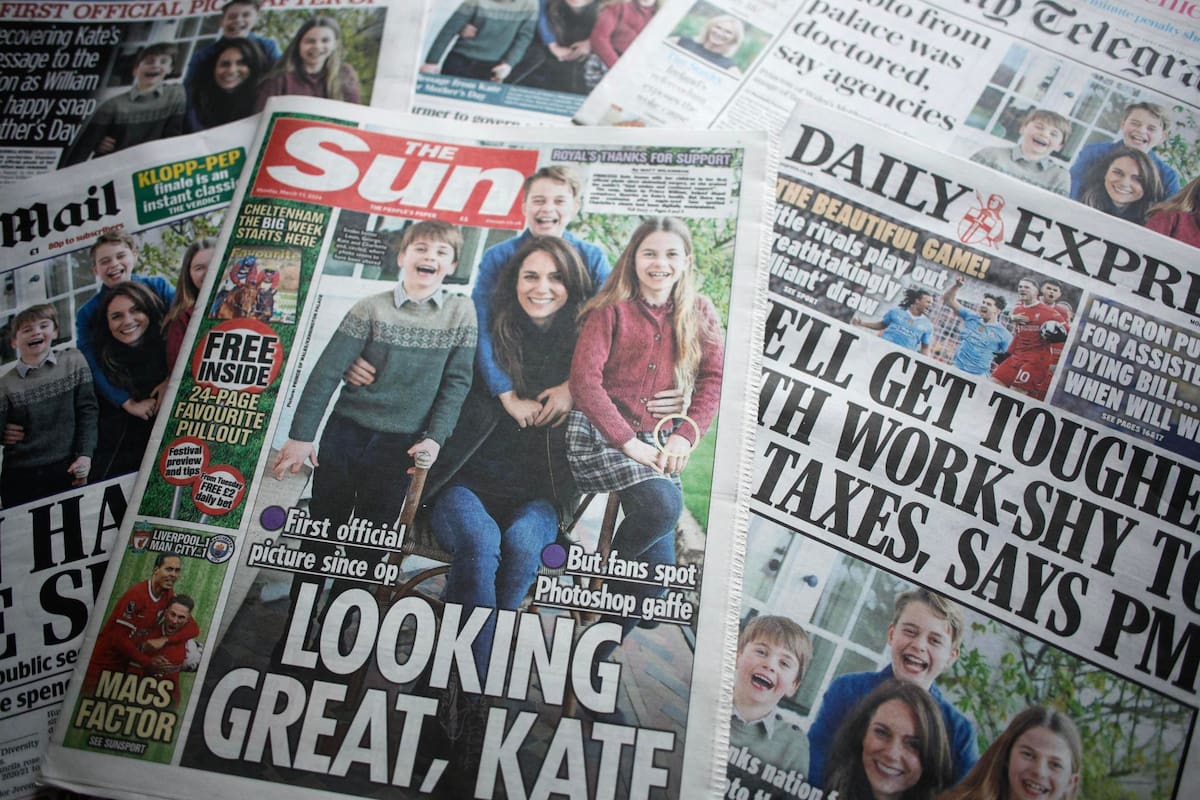 Portadas del pasado 11 de marzo con la foto editada de la princesa de Gales, Catalina, con sus hijos. EFE/EPA/DAVID CLIFF