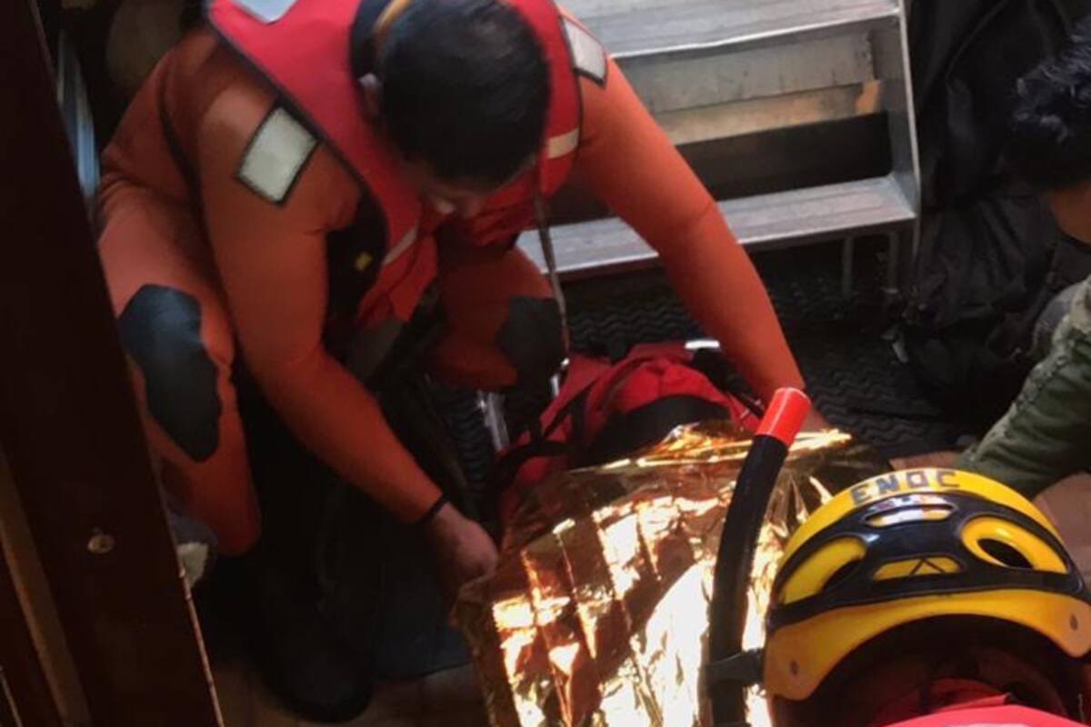 Mueren 5 en naufragio en Ensenada, Marina rescata a 3 con vida