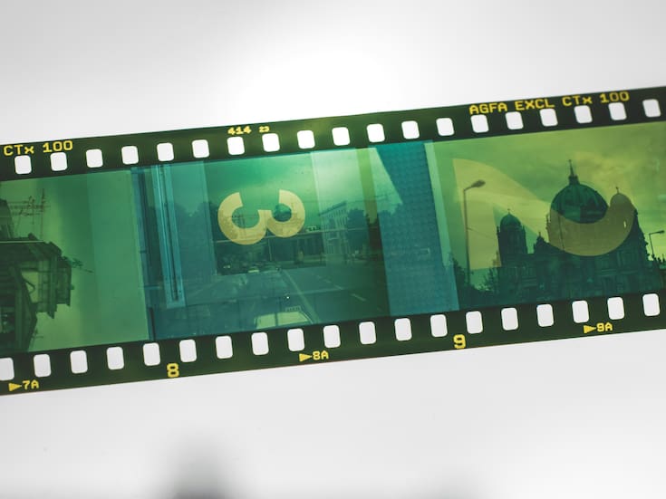 El truco viral para digitalizar tus fotos de rollo antiguas usando solo el celular y sin gastar en revelado