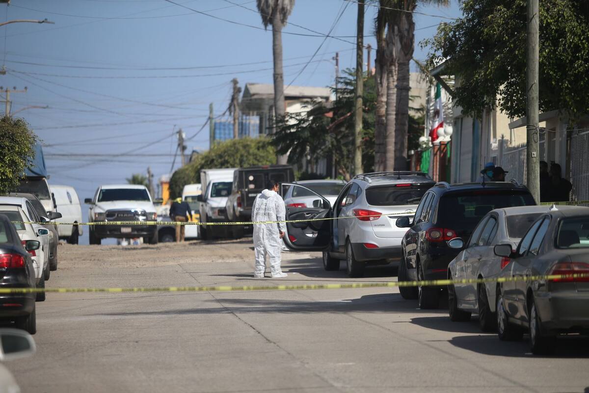 Ejecutan a mujer a bordo de camioneta en Playas de Tijuana