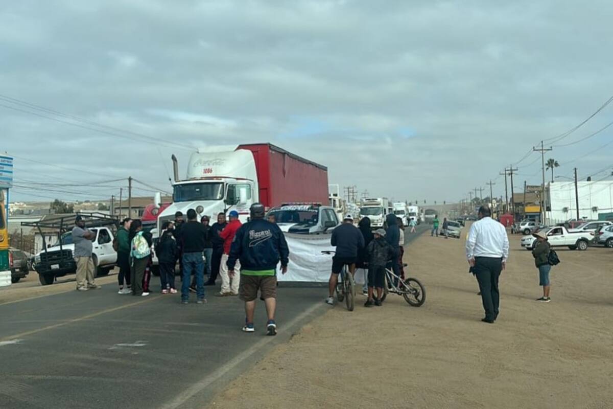 Realizan bloqueos en San Quintín por falta de maestros