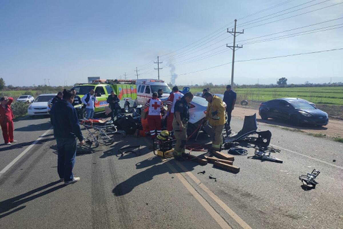 Chocan por alcance un camión en la colonia Abasolo