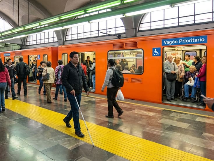 La Suprema Corte ordenó al Metro de la CDMX duplicar sus asientos reservados y blindar el primer vagón como zona exclusiva, estableciendo un precedente que obliga a todo el transporte público del país a garantizar accesibilidad total
