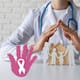Mitos y verdades sobre los seguros y el tratamiento contra el cáncer de mama: ¿Realmente convienen? Esto dice la Condusef