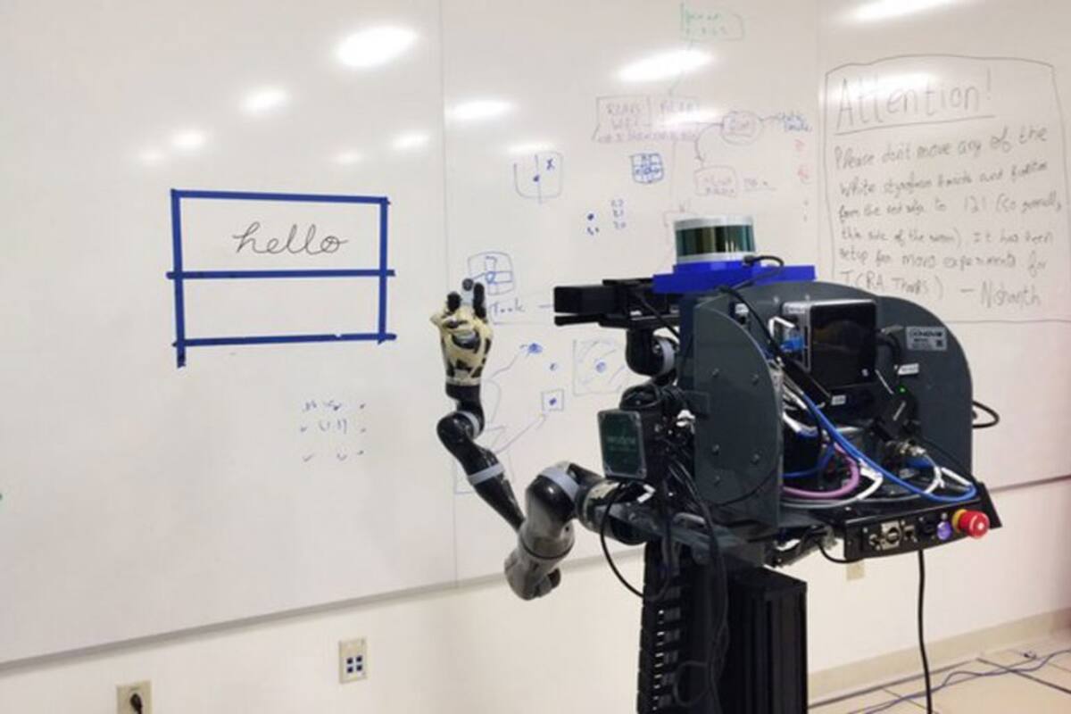 Enseñan a un robot a escribir y dibujar