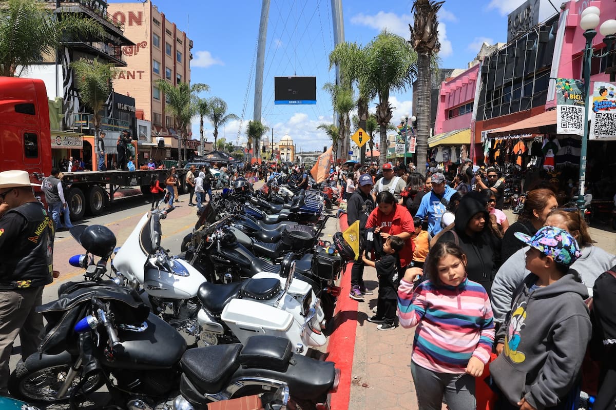 Zapato Run reúne a más de mil motociclistas en Tijuana para apoyar a familias