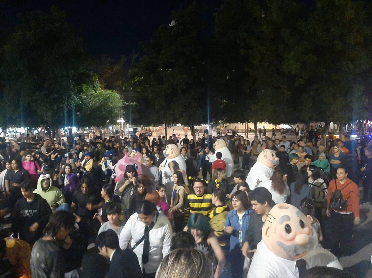 Cientos de personas disfrutaron de un rato agradable en la plaza Zaragoza. / Imagen por Gabriela Rivera P.