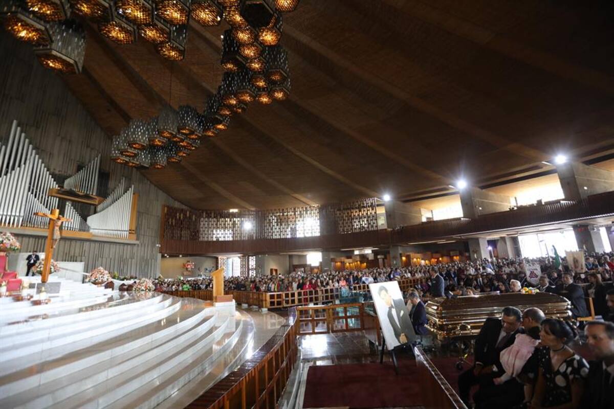 Llegan restos de José José a la Basílica de Guadalupe