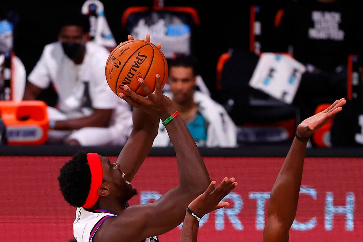 Siakam e Ibaka ponen a Raptors de nuevo en el camino ganador
