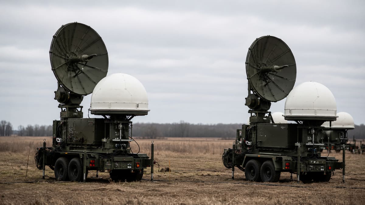 Rusia presentó Volna Kupol Garant, un sistema que afirma poder interferir desde tierra las comunicaciones de un satélite Starlink a la vez, aunque sus capacidades no han sido verificadas y cada unidad costaría 1.5 millones de dólares, según un asesor ucraniano