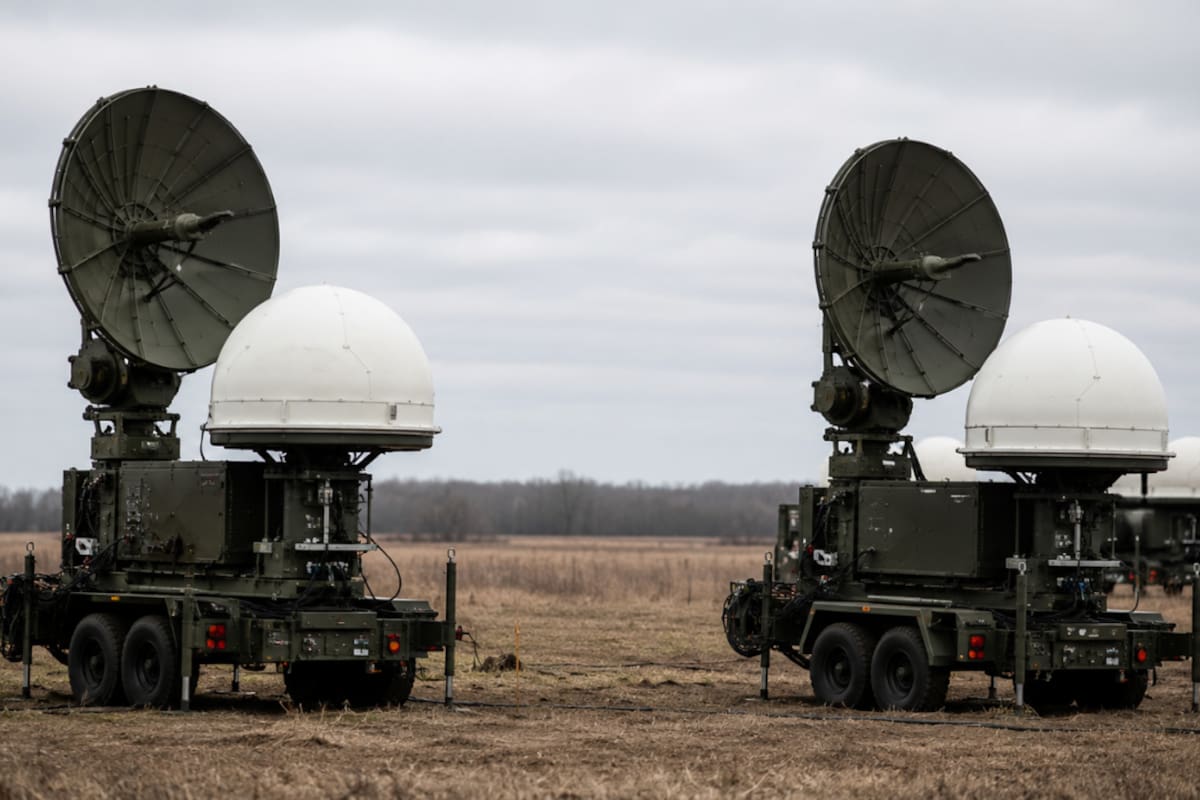 Rusia presentó Volna Kupol Garant, un sistema que afirma poder interferir desde tierra las comunicaciones de un satélite Starlink a la vez, aunque sus capacidades no han sido verificadas y cada unidad costaría 1.5 millones de dólares, según un asesor ucraniano