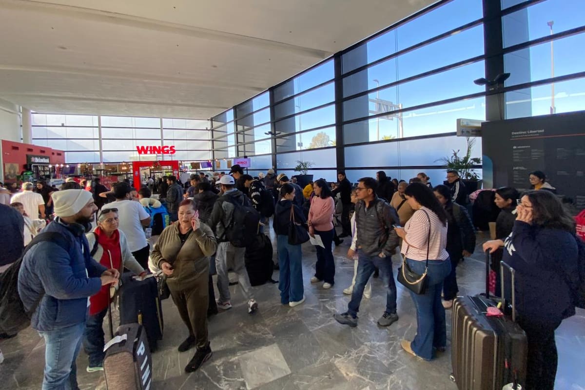Desde el domingo están varados en el aeropuerto de TJ