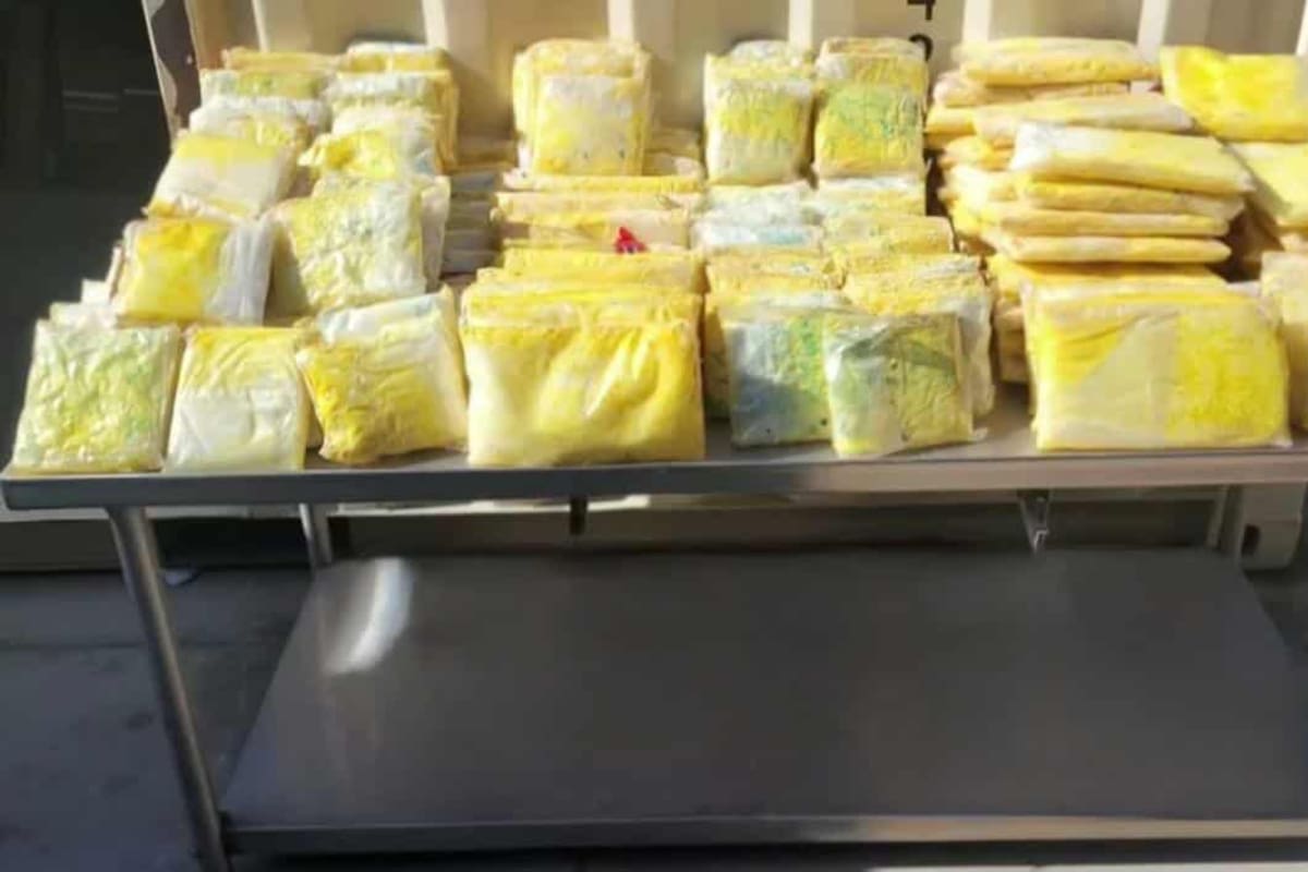 Incautan más de 2.6 millones de dólares en metanfetamina oculta en un cargamento de baterías en Texas