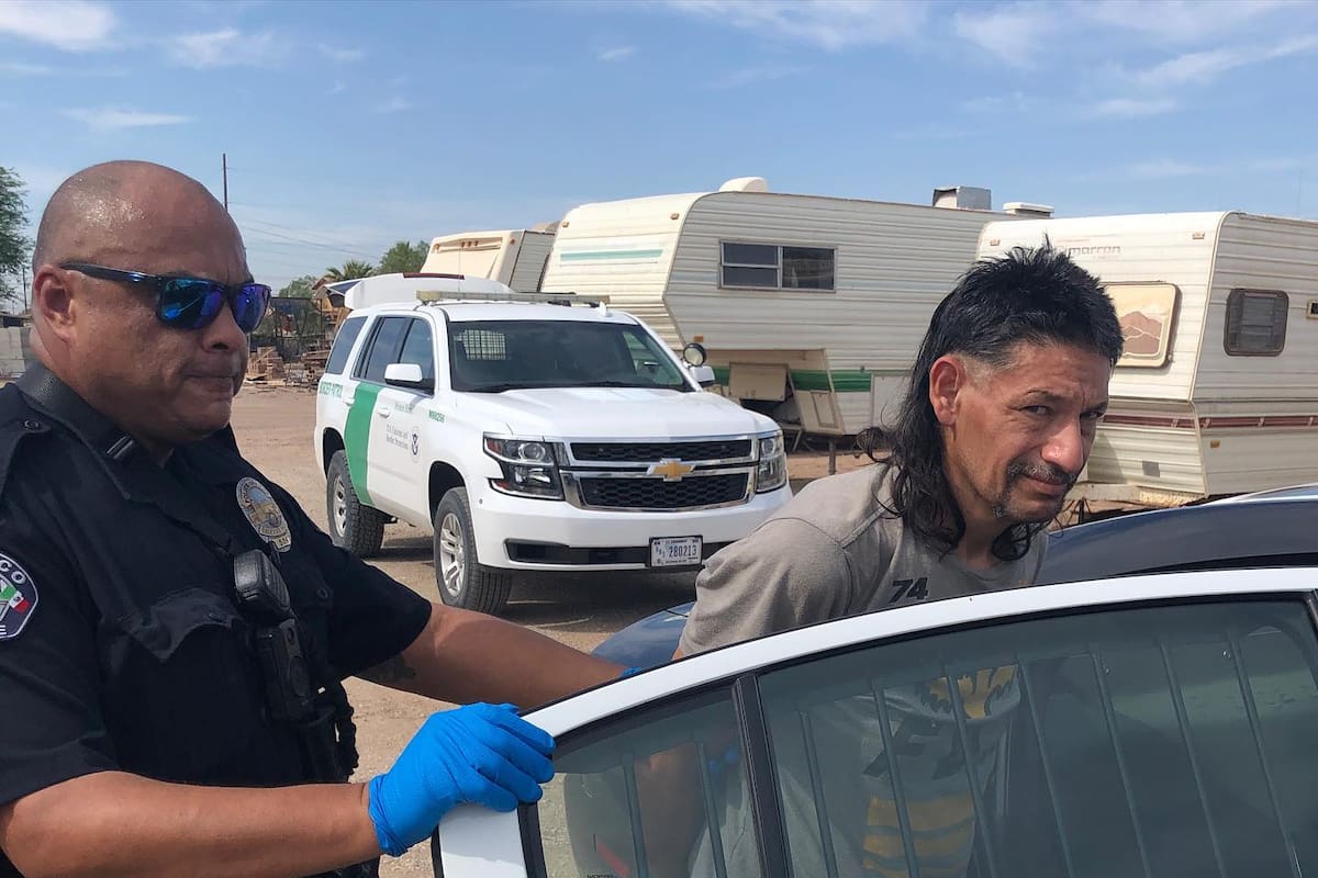 Arrestan a “pollero” armado en Calexico