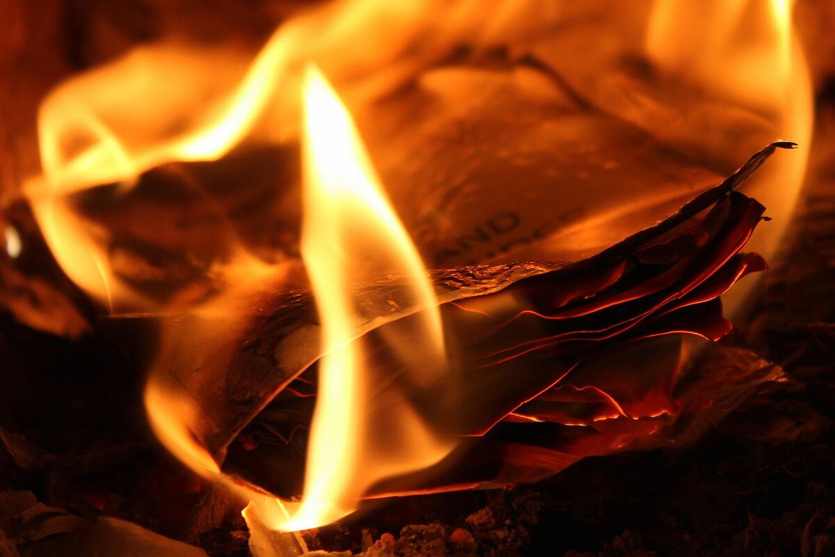 Joven mujer salva a su hija de un incendio
