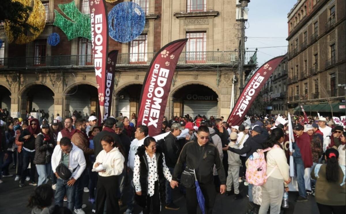 Simpatizantes de Claudia Sheinbaum comienzan a llenar el Zócalo previo al mitin por los 7 años de la 4T
