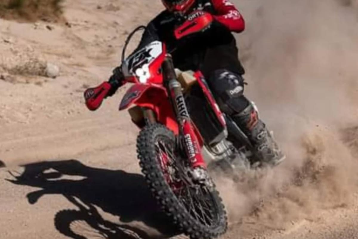 Gómez y Meza dominan en el desierto