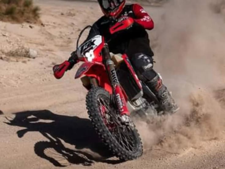 Gómez y Meza dominan en el desierto