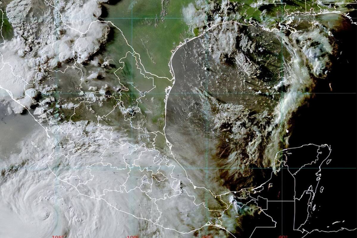 Enrique continúa como huracán categoría 1; ocasionará lluvias torrenciales en el occidente del País: Conagua