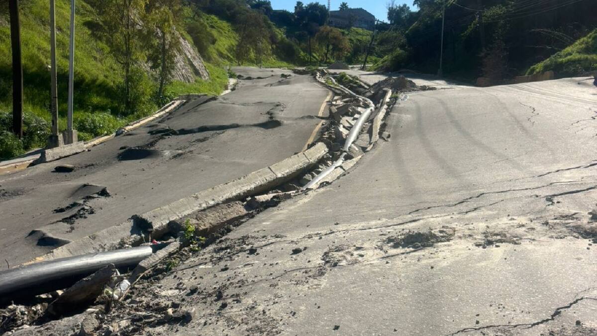 Suben a rojo 59 viviendas en Sánchez Taboada por avance de grietas y riesgo de deslizamiento en Tijuana