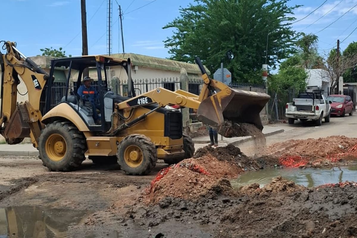 Agua de Hermosillo continúa trabajos de reparación de colector sanitario en la colonia Sahuaro