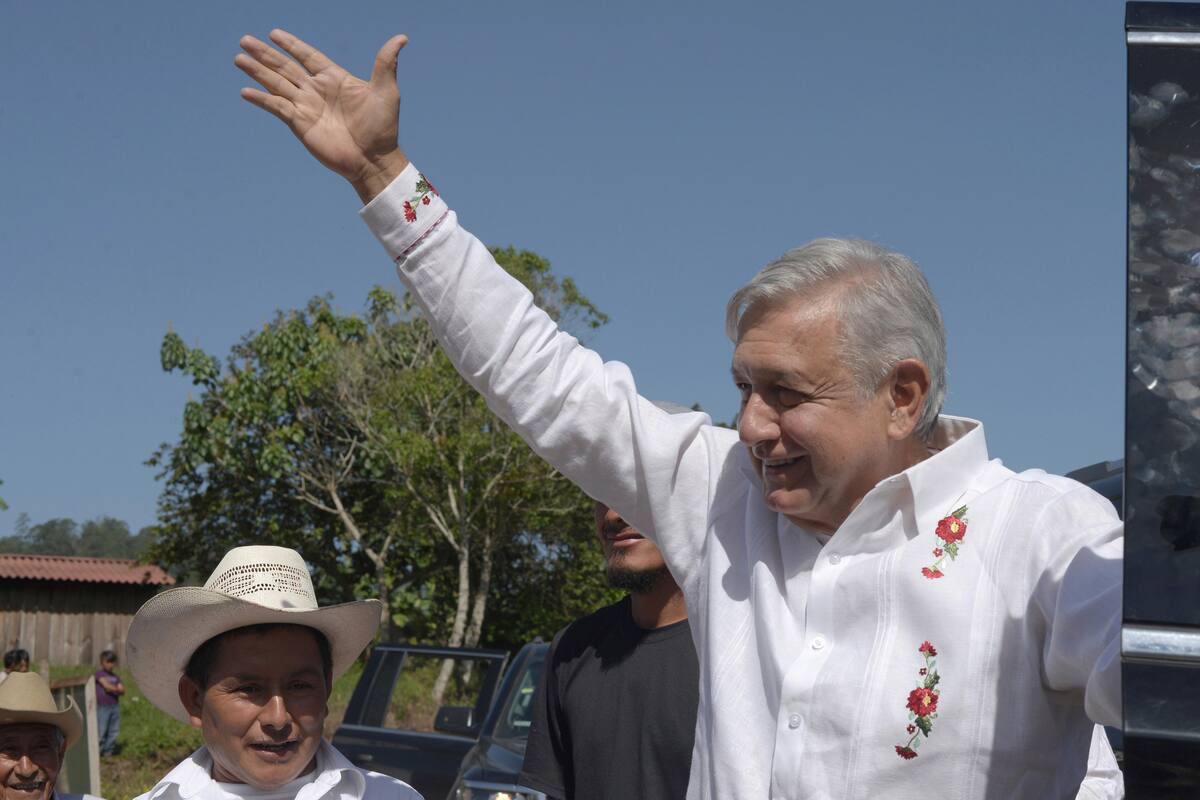 "No merezco este trato": AMLO encara a manifestantes