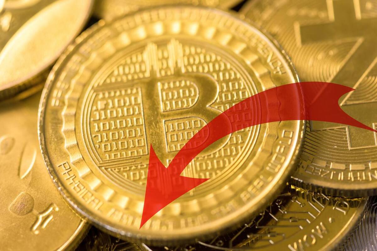 Bitcoin cae más del 4%, tras desplome de Wall Street; criptodivisa cotiza por debajo de los 80,000 dólares