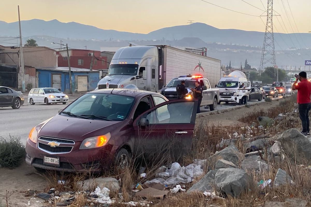 Registran accidente vehicular en bulevar 2000