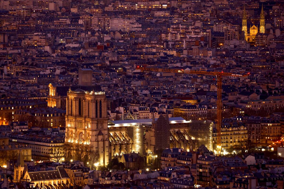 Encuentran sarcófago antiguo bajo la cadetral de Notre Dame