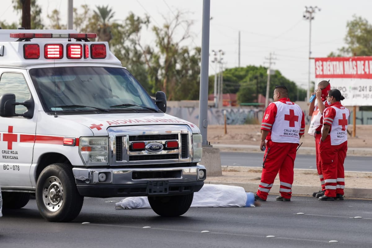 Muere hombre atropellado al intentar cruzar el bulevar Lázaro Cárdenas; el carro involucrado huyó