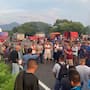 Comunidades mixes y zapotecas bloquean por tercer día la carretera federal 190 en Oaxaca para exigir mantenimiento eléctrico y caminos rurales