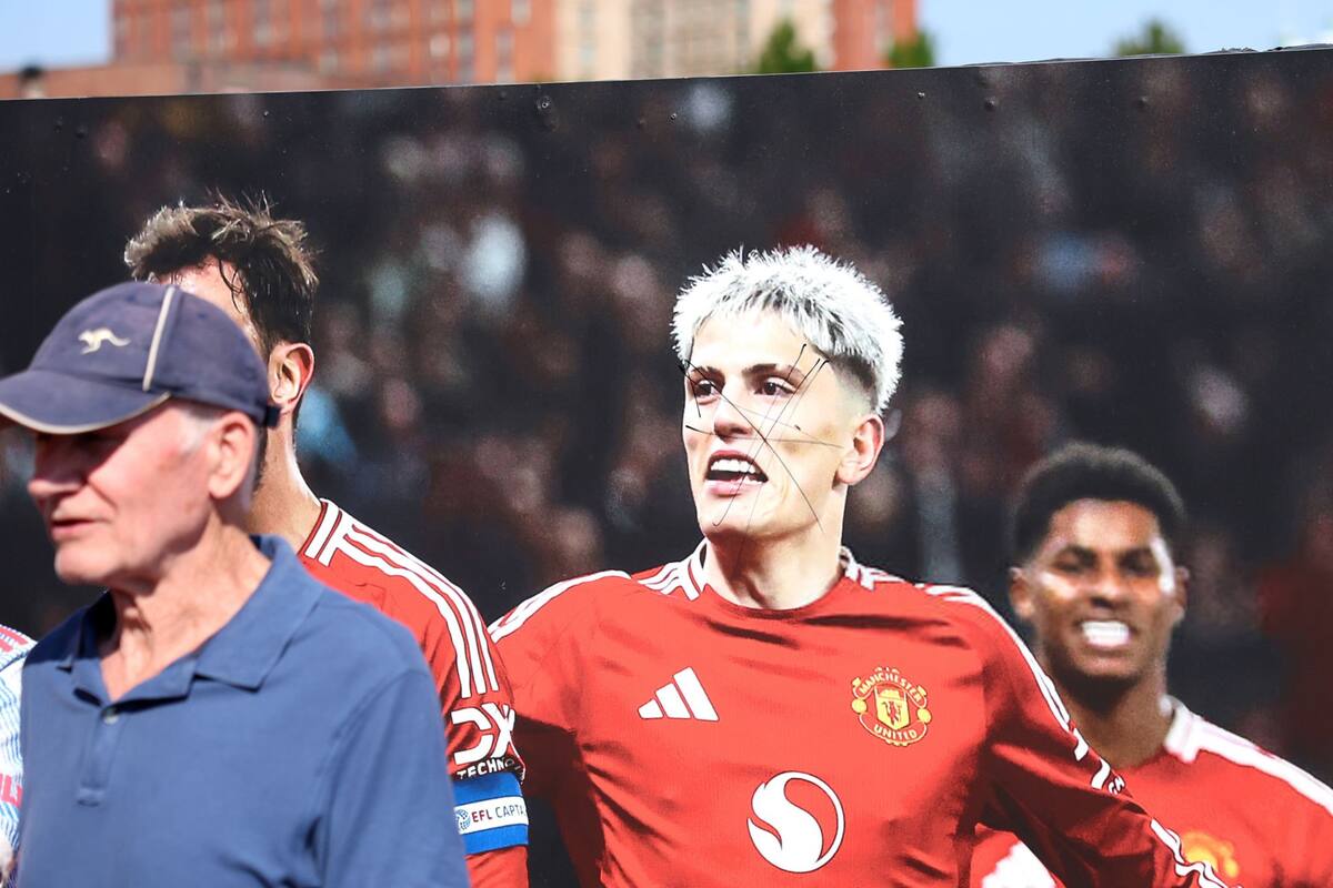 Aficionados del Manchester United vandalizan mural de Alejandro Garnacho