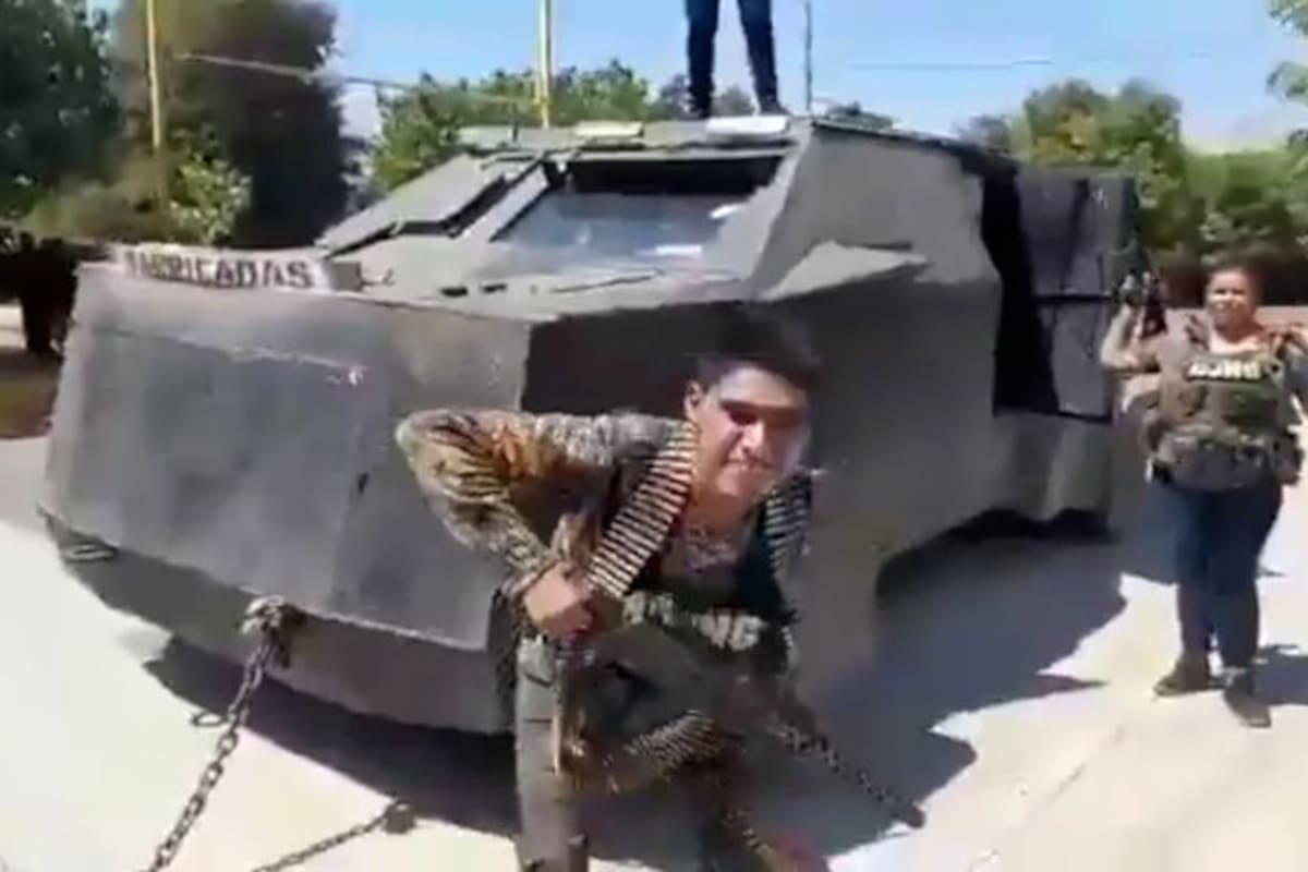 Video: CJNG muestra como trofeo el carro blindado ‘monstruo’ de Los Viagras en Michoacán